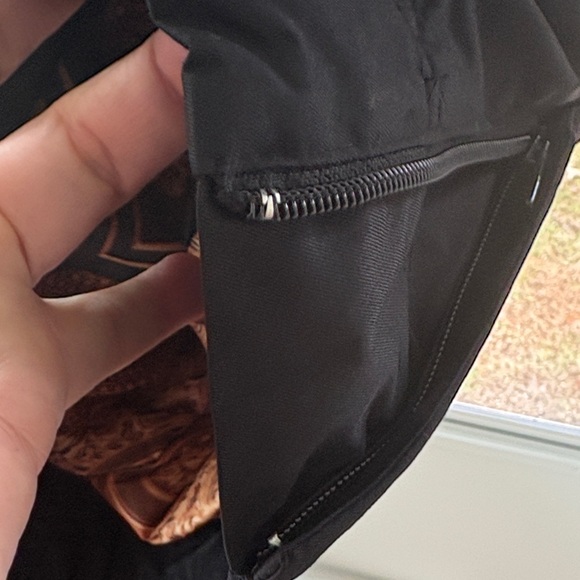 Powder Room - Picture 7 of 11